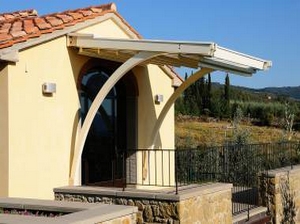 Pergola à toile rétractable suspendue bois