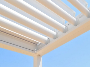 Pergola à lames bioclimatique retractables