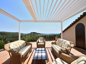 Pergola à lames bioclimatique retractables